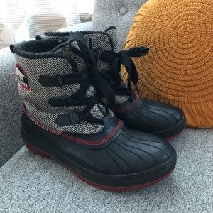Sorel black and white chevron boots